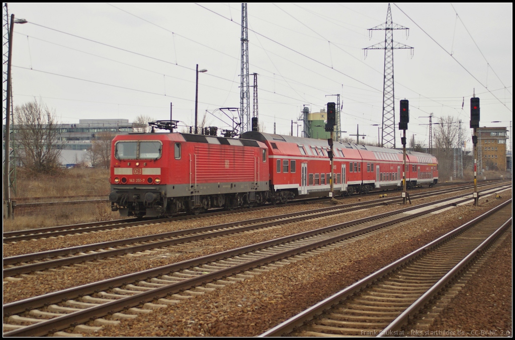 DB Regio 143 251 mit der RB14 Senftenberg am 03.04.2013 in Berlin Sch�nefeld Flughafen
<br><br>
- Update: ++ 03.2014 TSR Recycling GmbH & Co KG Magdeburg