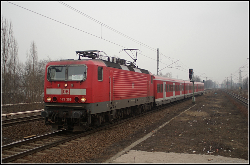 DB Regio 143 309 mit x-Wagen von DB Regio NRW GmbH im S-Bahnergänzungsverkehr als RB 13 Wustermark (gesehen Berlin Jungfernheide 18.02.2011)
<br><br>
- Update: ++ 14.02.2013 bei Fa. Steil, Eschweiler-Aue