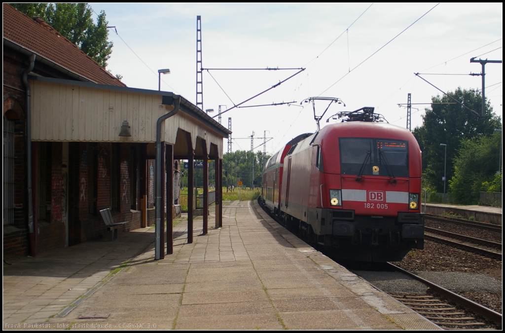 DB Regio 182 005 f�hrt mit dem RE1 Eisenh�ttenstadt am 16.07.2013 durch Biederitz