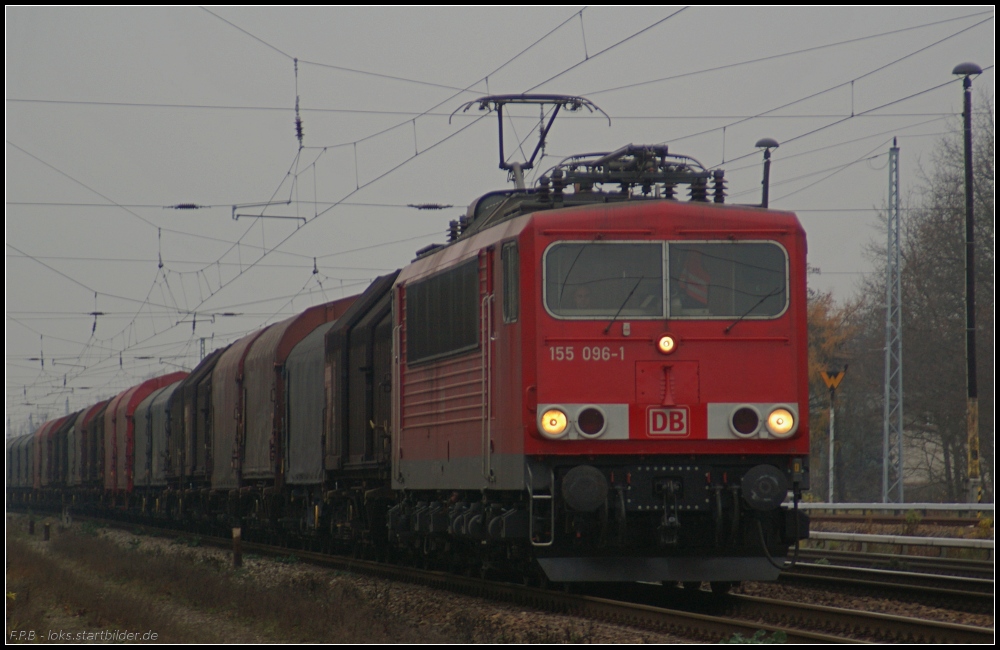 DB Schenker 155 096-1 mit Autoteilen (gesehen Berlin-Friedrichshagen 19.11.2010)