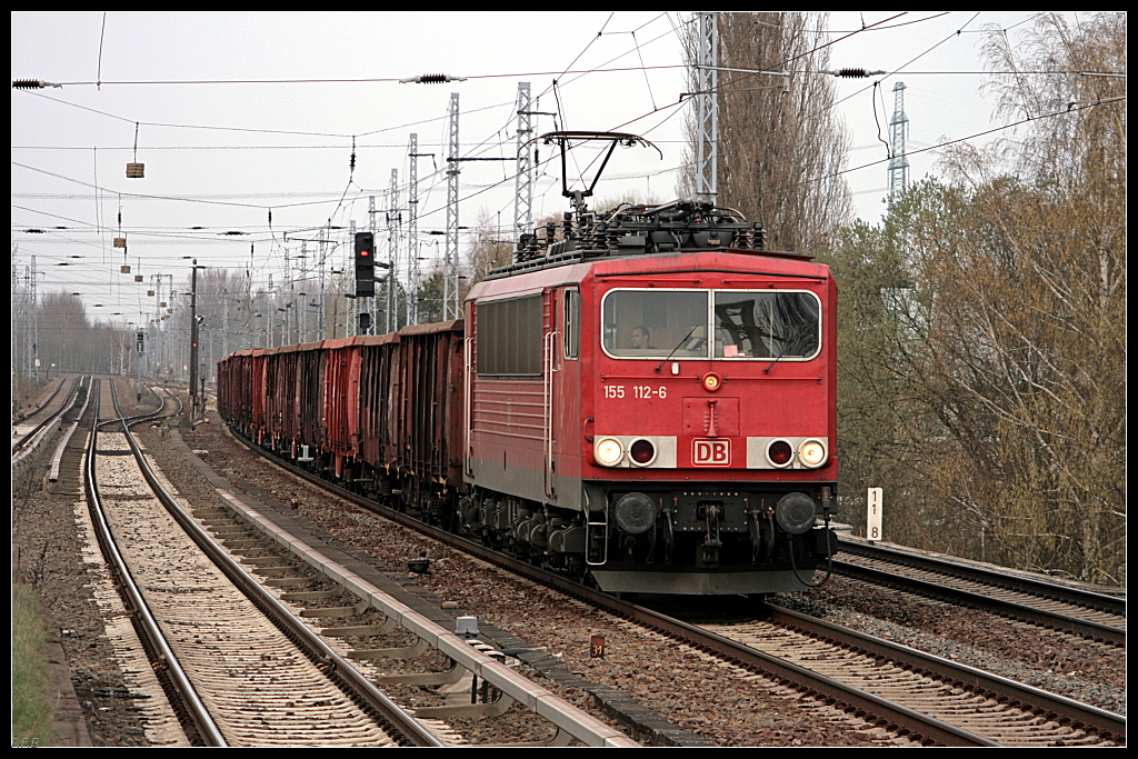 DB Schenker 155 112-6 mit Eaos-x-Wagen in Berlin Karow 13.04.2010