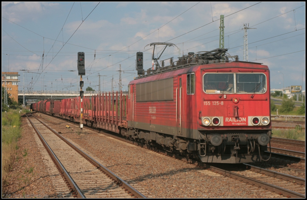 DB Schenker 155 125-8 mit einem gemischtem Güterzug (gesehen Berlin Schönefeld Flughafen 10.07.2011)
<br><br>
Update: 12/2014 in Rostock-Seehafen z; ++ 09.09.2015 in Opladen