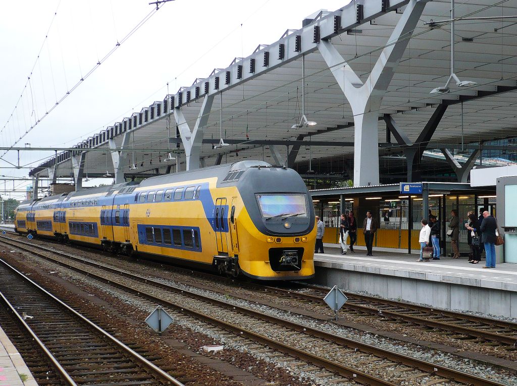 DD-IRM 9404 aug Gleis 9 Rotterdam Centraal Station 13-07-2011.

DD-IRM 9404 op spoor 9 Rotterdam Centraal Station 13-07-2011.