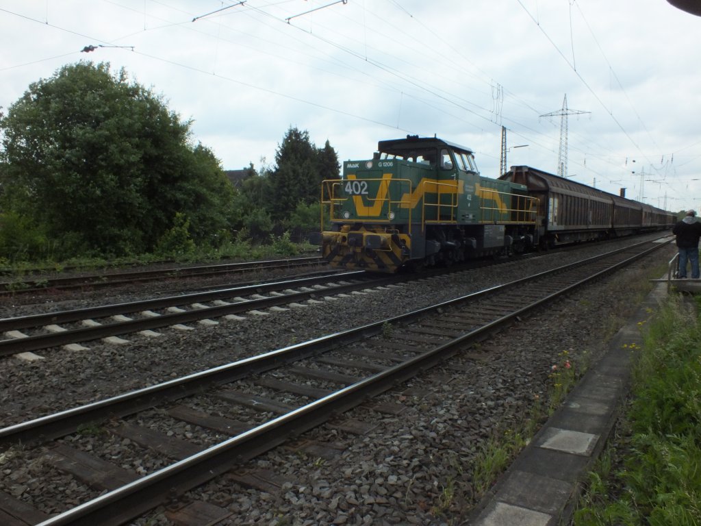 DE 402 (98 80 0275 903-9 D-DE) durchf�hrt am 3.6.13 mit einigen Schiebewandwagen Ratingen-Lintorf.