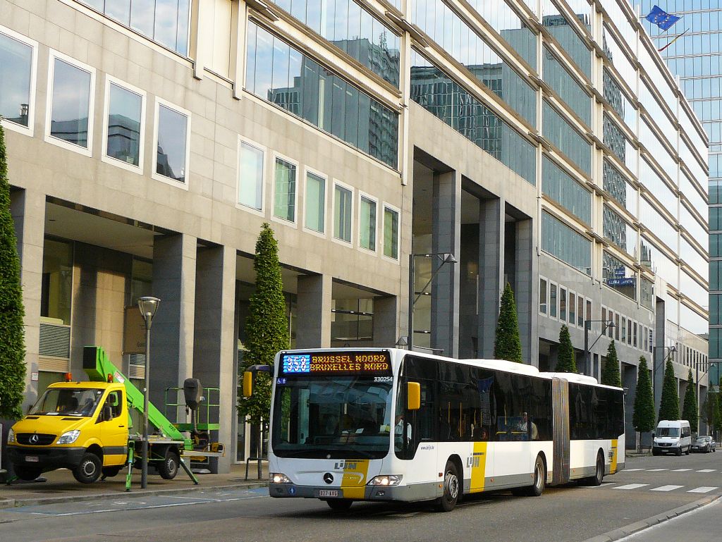 De Lijn Bus 330254 Mercedes-Benz Citaro. Vooruitgangstraat, Brussel, Belgien 23-06-2012.