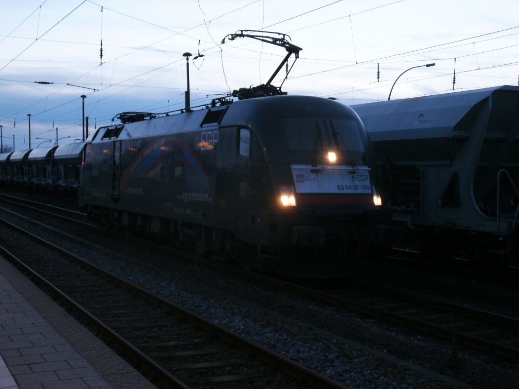 Der EGP-Taurus ES64U2-002 bespannte,am 05.Mrz 2012,den Kreidezug von Klementelvitz.Den 1.Teil brachte der Taurus am frhen Abend nach Bergen/Rgen,anschlieend ging es Lz zurck nach Klementelvitz wo die restlichen Wagen geholt wurden.