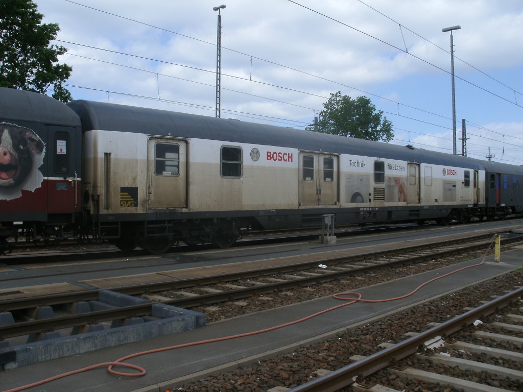 Der fr�hre Postwagen 56 80 89-35 708-7,am 12.Mai 2012,im Abstellbahnhof Berlin Grunewald.