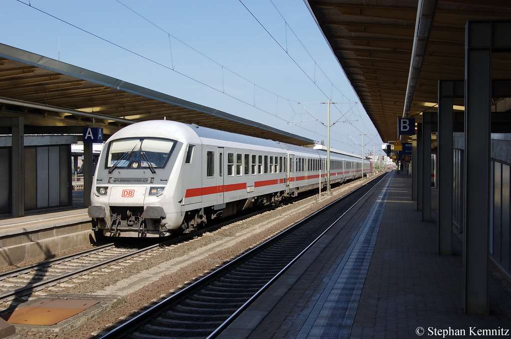 Der IC 2038 von Halle(Saale)Hbf nach Oldenburg(Oldb) in Braunschweig. Geschoben von der 101 138-6. 24.09.2011