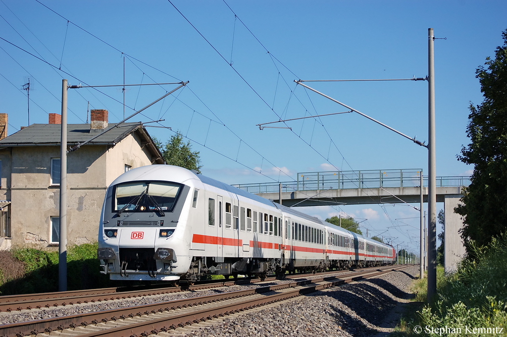 Der IC 2200 von Berlin S�dkreuz nach Hamburg-Altona fuhr Heute mal mit Steuerwagen anstatt den �blichen zwei 120er durch Vietznitz (Bimdzf+Bpmbz+4x Bimz+Avmz+Apmz (= ERes Berlin). Geschoben wurde von der 120 110-2. 02.08.2011