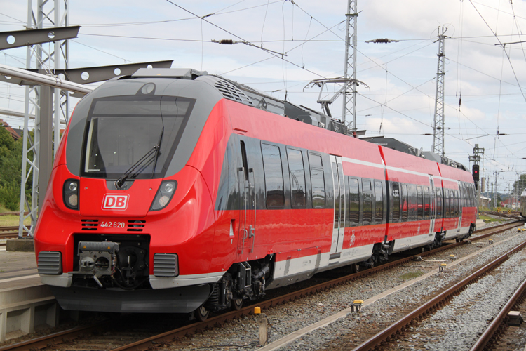 Der neue Star ab 2012 in Rostock 442 620-1 stand einfach so rum im Rostocker Hbf(26.07.2011)