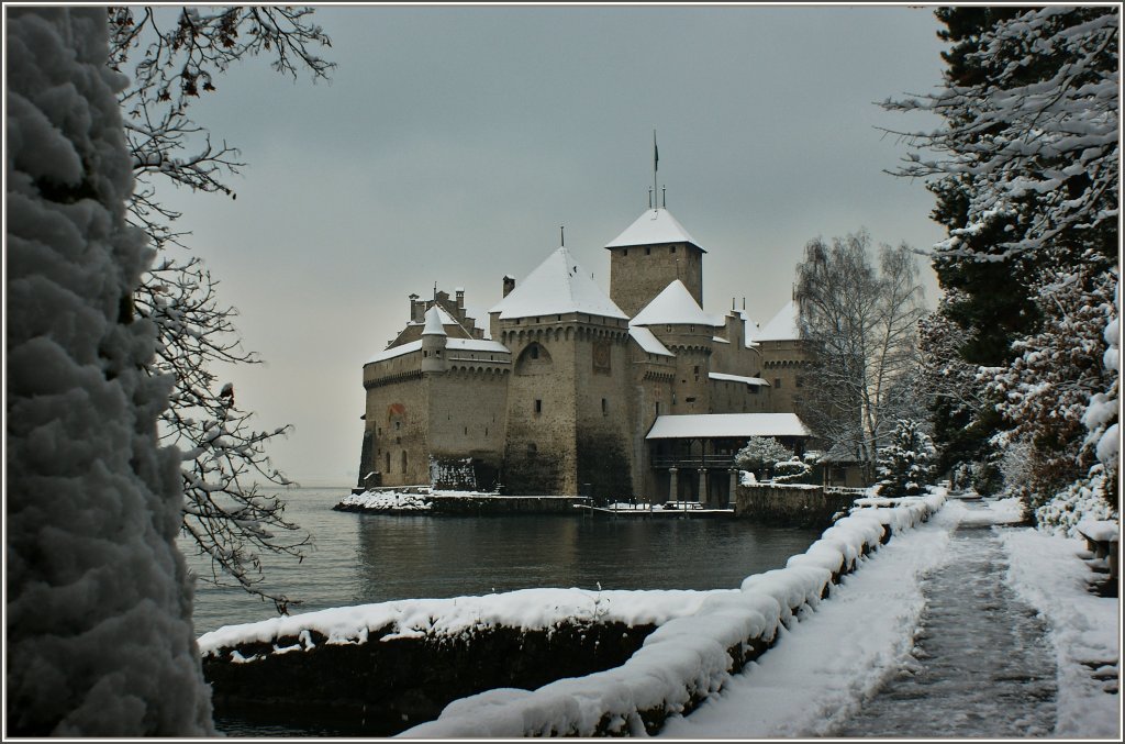 Der Schnee zaubert am Ch�teau de Chillon eine besondere Stimmung.
(05.01.2010)
