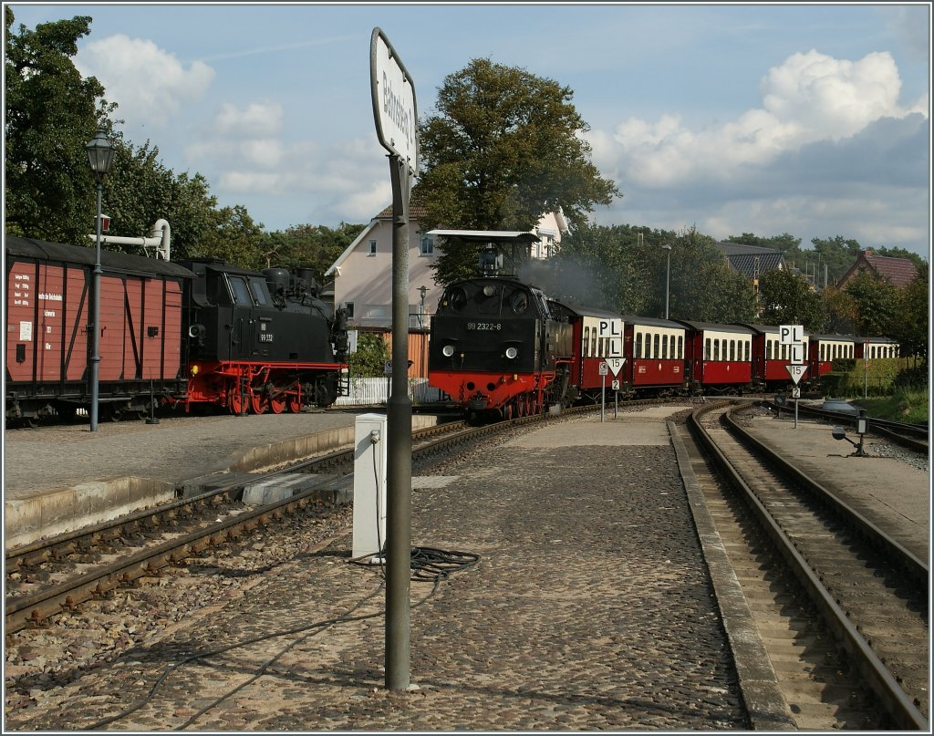 Die 99 2322-8 erreicht mit ihrem langen Zug Khlungsborn West.
20. Sept. 2012