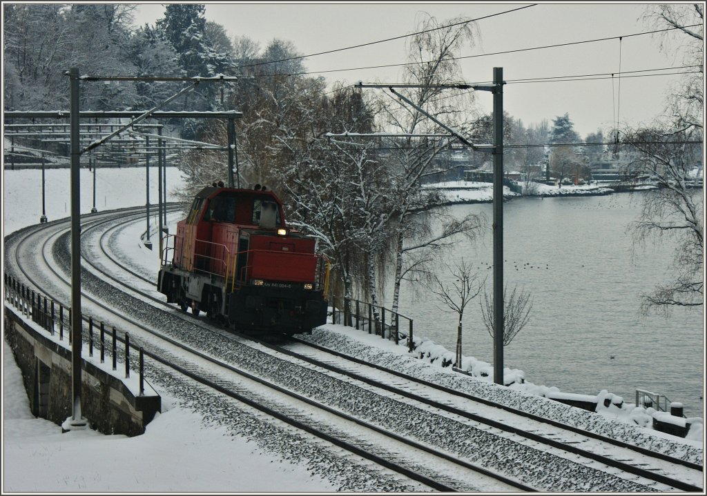 Die Am 841 004-5 ist am 05.01.2010 zwischen Villeneuve und Montreux unterwegs.