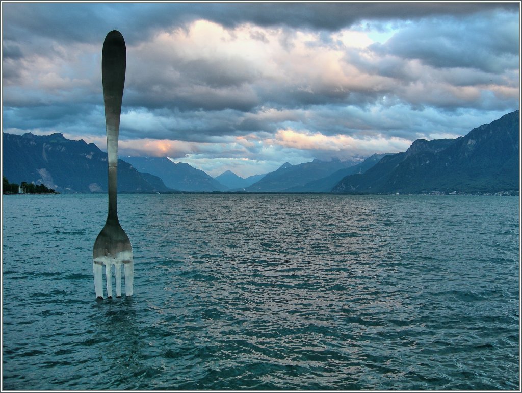 Die Gabel im Genfersee weist auf das Alimentarium von Nestl hin und ist ein beliebtes Fotosujet geworden.
Vevey, den 18 Juni 2011