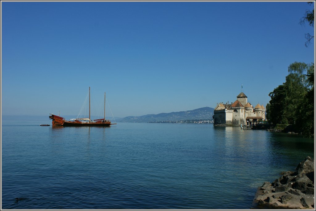 Die Galeere  La Liberte  vor dem Chteau de Chillon.
(05.07.2011) 