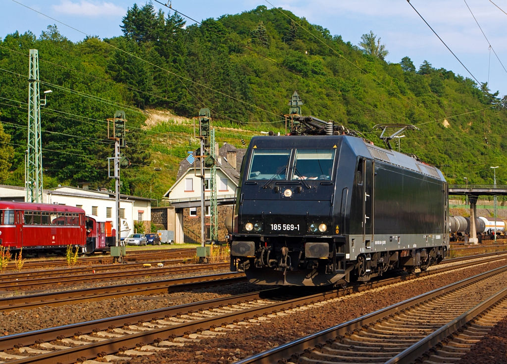 Die MRCE 185 569-1 (vermietet an Neusser Eisenbahn) fhrt am 04.07.2012 solo durch Linz in Richtung Norden.
Die NVR-Nummer ist91 80 6185 569-1 D-DISPO; EBA 03J15D 021.
Gebaut wurde die Lok 2005 unter der Fabriknummer 34125 bei Bombardier.

