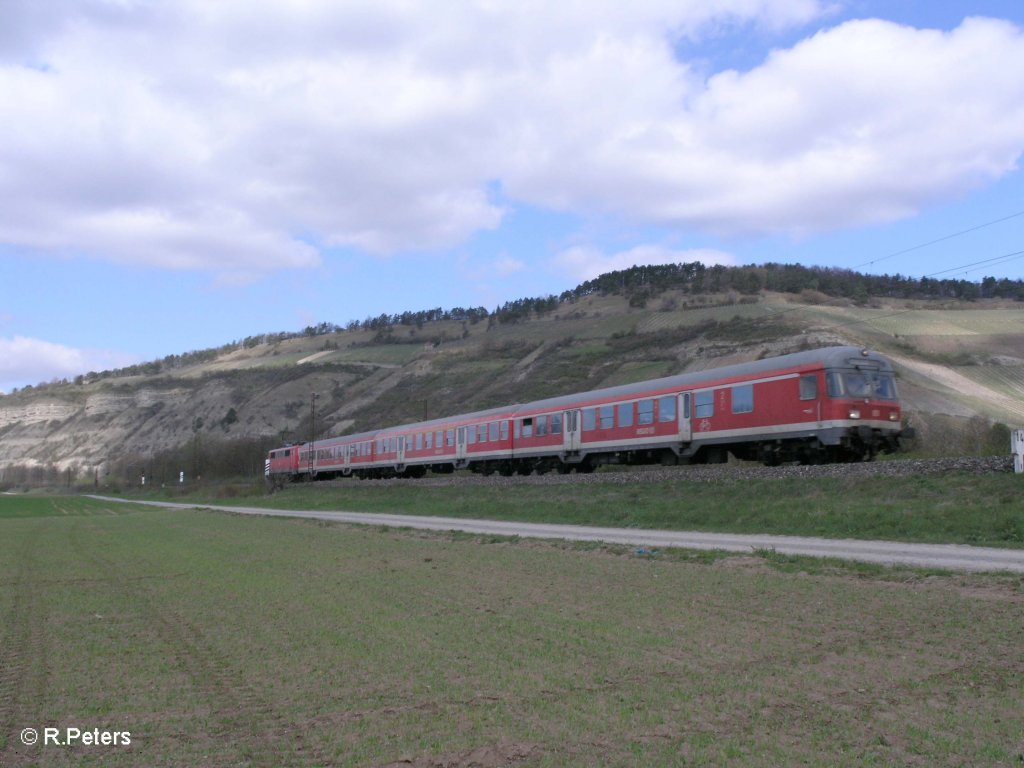 Die RB 34525 nach W�rzburg bei Th�ngersheim. 10.04.10