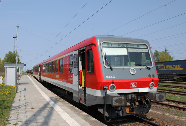 Die S3 fuhr wieder als 628er ich kann langsam die Dinger auf der S-Bahn nicht mehr sehen.Fotografiert am 29.04.2011 in WRS(29.04.2011)