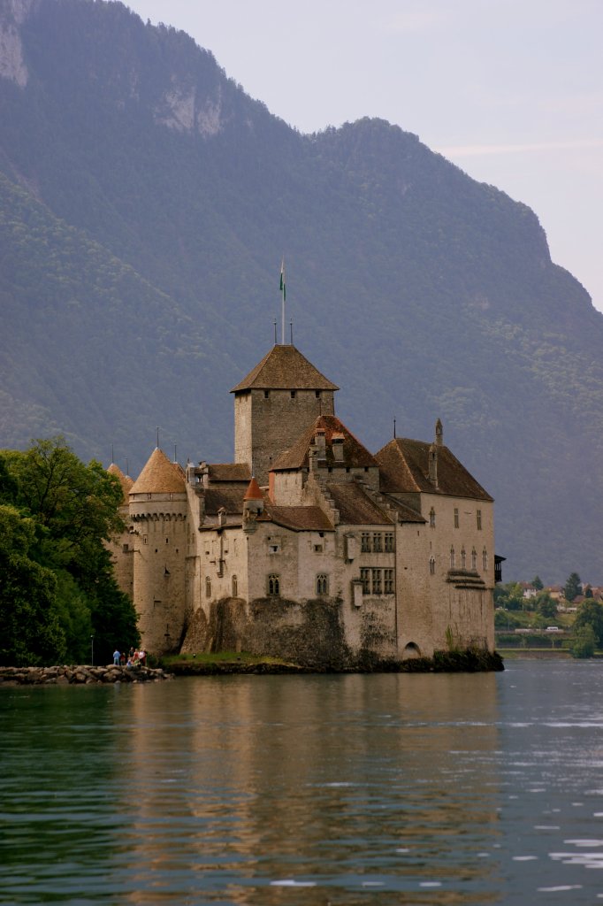 Die Sdwestseite des Chteau de Chillon im Juni 2010