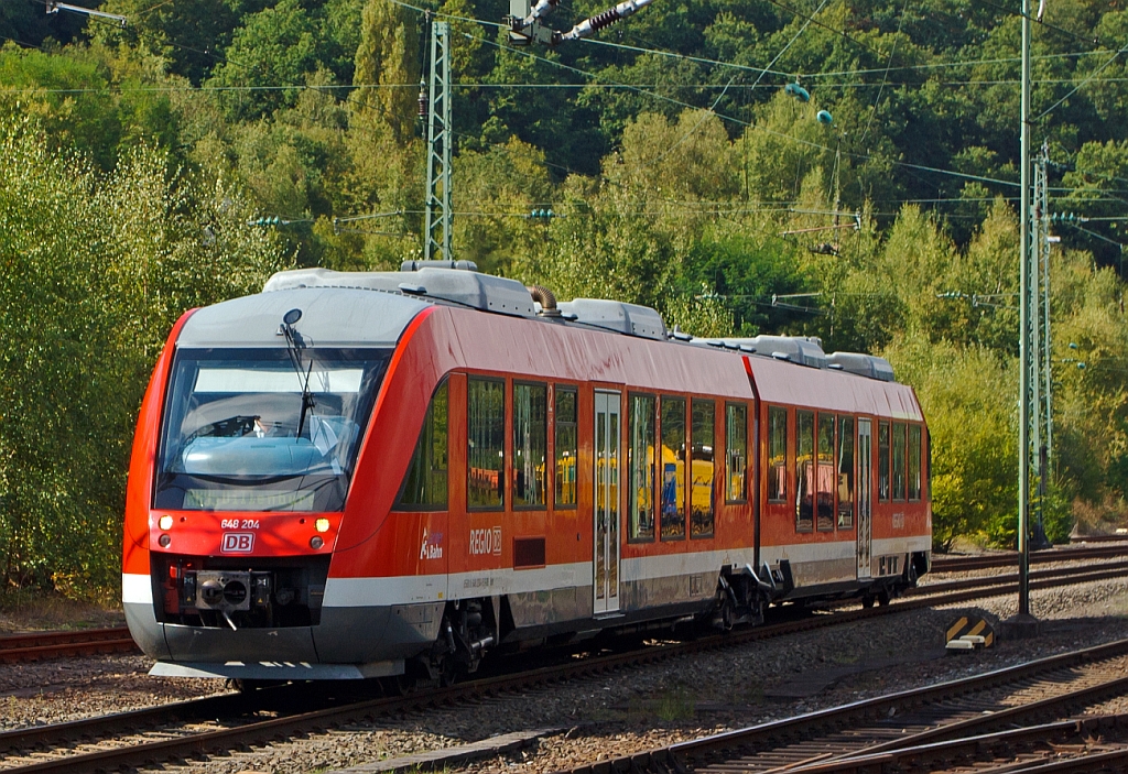 Dieseltriebwagen 648 204 / 704 (Alstom Coradia LINT 41) der DreiLnderBahn als RB 95 (Au/Sieg-Siegen-Dillenburg), fhrt am 22.09.2012 in den Bahnhof Betzdorf/Sieg ein.