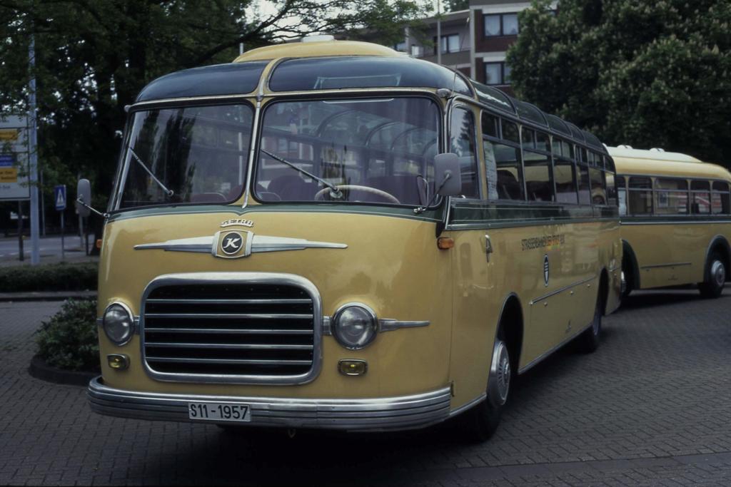 Dieser historische Setra S 11, Baujahr 1957, nahm am 21.5.1995 an einem 
Oldtimer Treffen in Nordhorn teil.