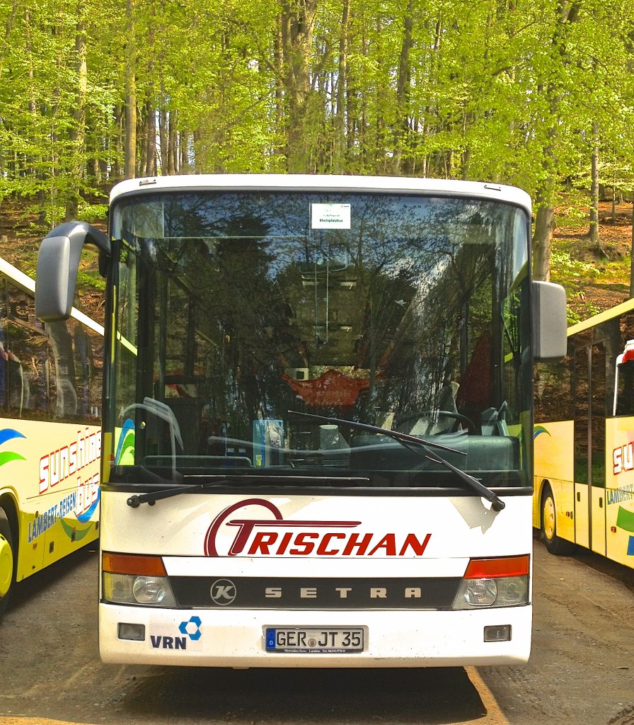 Dieser Setra S317UL vom Unternehmen Trischan stand w�hrend des 2. Bundesligaspiels 1.FCK gegen FSV Frankfurt am 5.5.2012 auf einem Park-and-Ride-Parkplatz und wartete auf das Ende des Spiels.