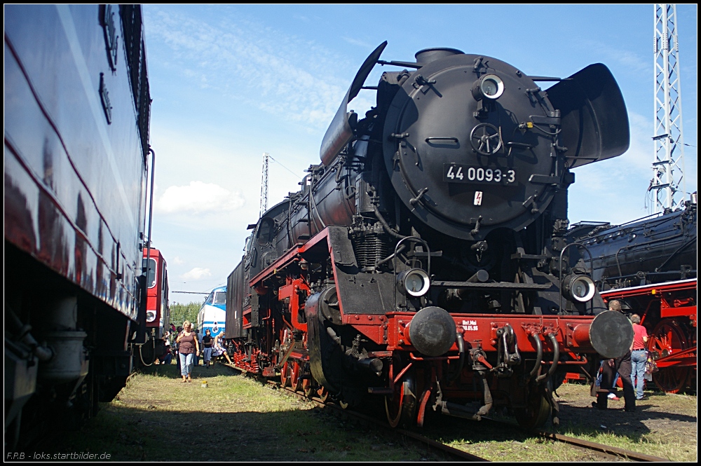 DR 44 0093-3 zeigt sich neben anderen Dampflokomotiven den Besuchern auf dem 7. Berliner Eisenbahnfest am 12.09.2010 in Berlin-Schöneweide