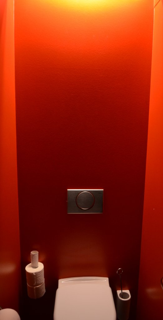 Edles stilles �rtchen in Rot im Vitra Design Museum in Weil am Rhein. (15.08.12)