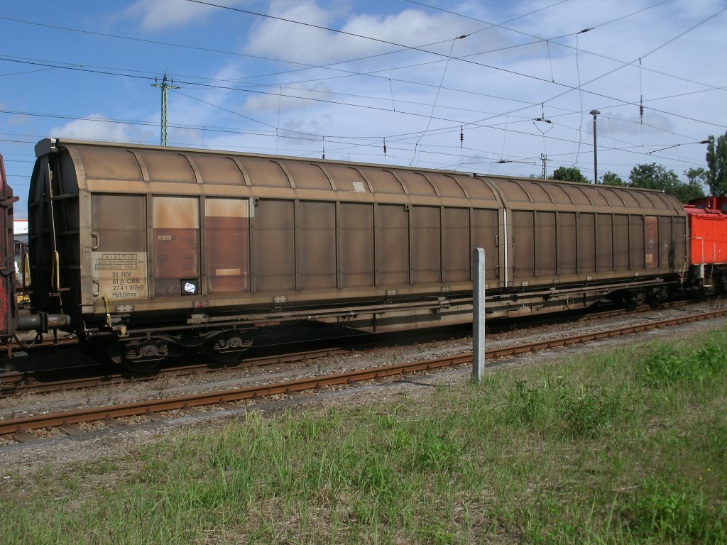Ein 120 km/h schneller Schiebewandwagen aus �sterreich,am 18.Juli 2011,in der �bergabe Stralsund-Mukran in Bergen/R�gen.