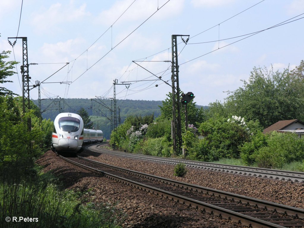Ein 411er erreicht Regensburg-Pr�fering auf den Weg nach Passau. 09.05.09