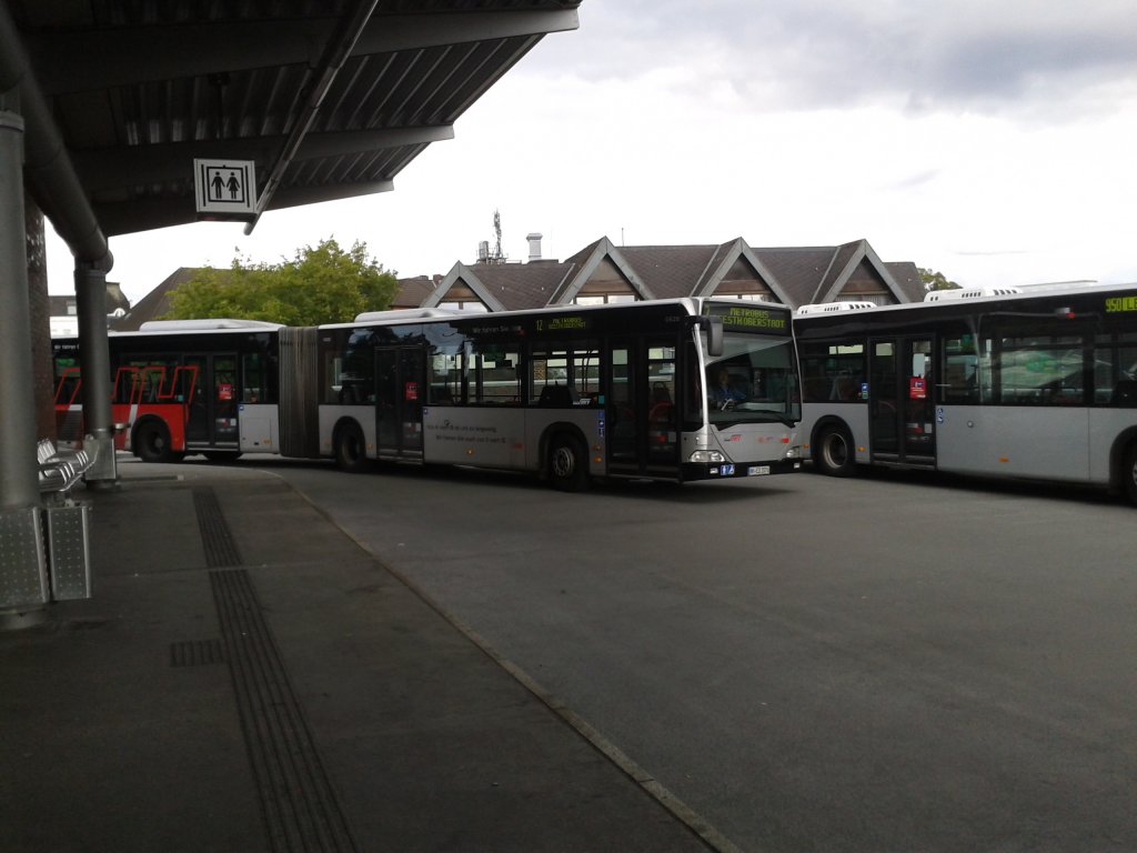 Ein Citaro G der VHH f�hrt im Bf.Bergedorf ein
