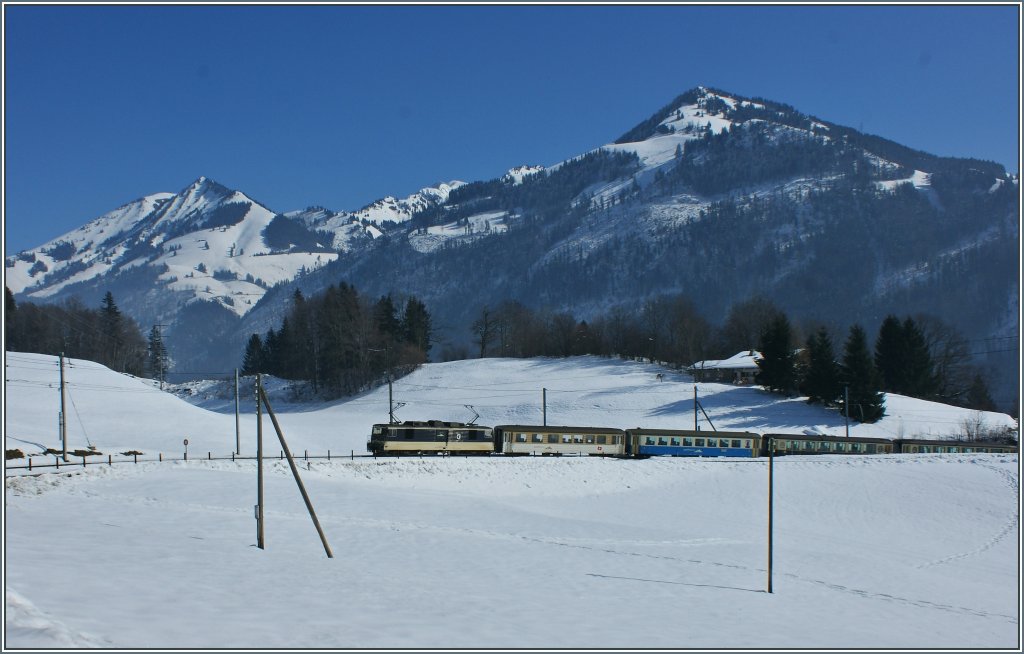 Ein Goldenpass Classic  auf der Fahrt nach Montreux bei Les Sciernes.
(26.02.2013)