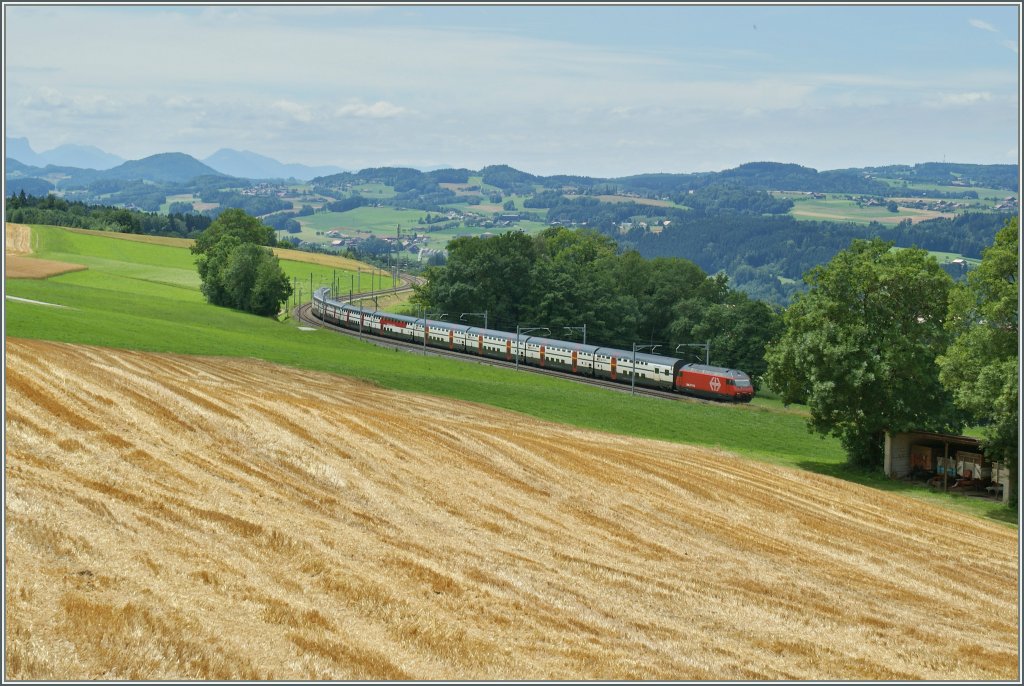 Ein IC von Genve nach St.Gallen kurz nach Oron.
12. Juli 2012