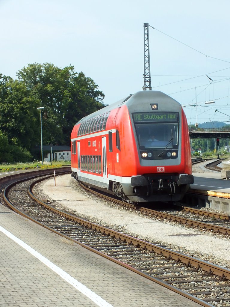 Ein IRE aus Stuttgart fhrt am Nachmittag des 23.7.13 in Lindau ein. Nach nur wenigen Minuten Pause wird er die Rckfahrt in die baden-wrrtembergische Landeshauptstadt antreten.