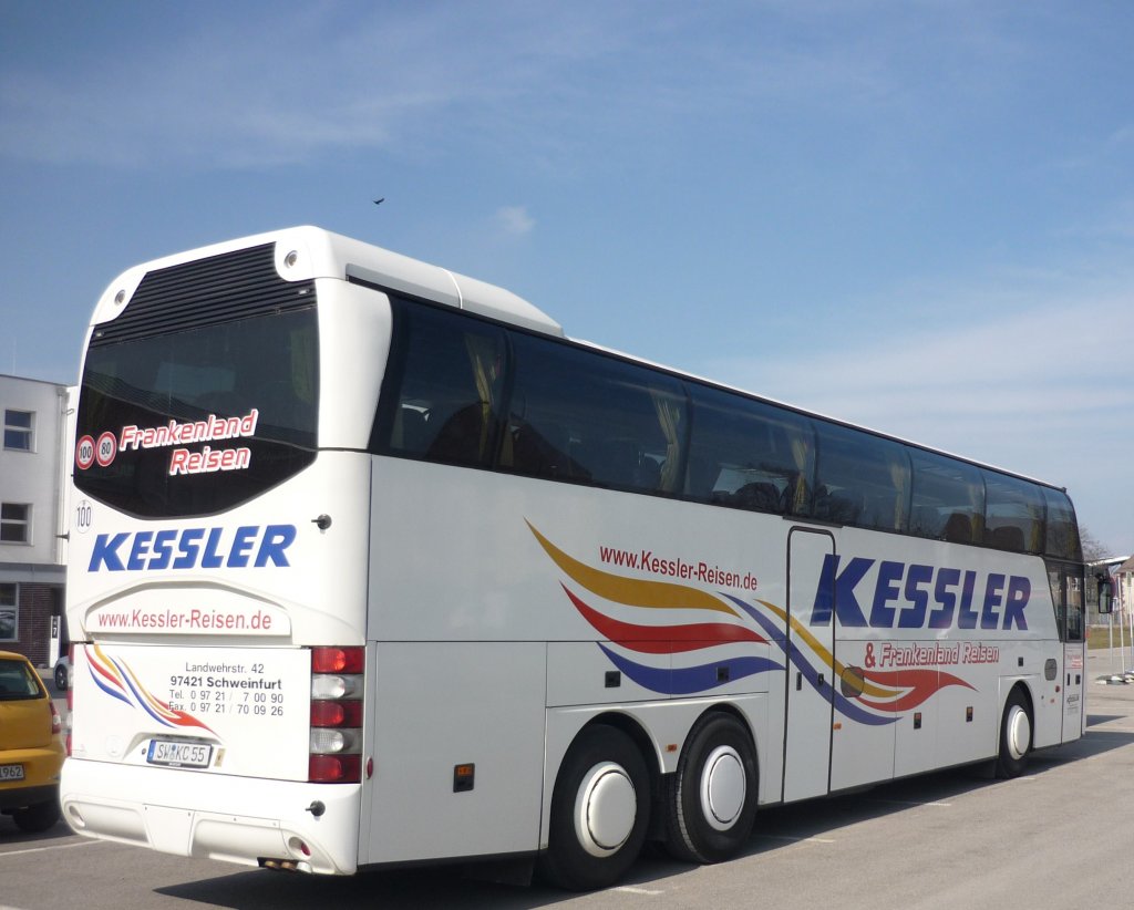 Ein Neoplan-Cityliner, der Fa. Kessler-Reisen, auf dem Flugfeld-Parkplatz in B�blingen