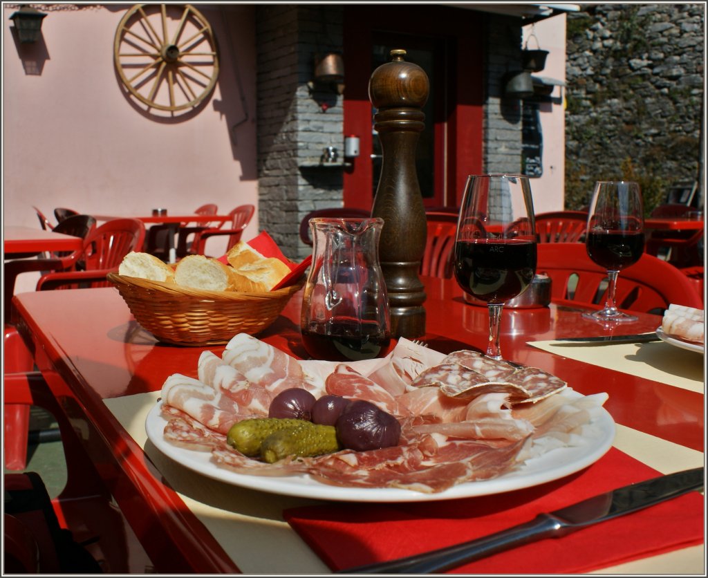 Ein Tessinerteller ist ein gutes Mittagessen, wenn man am Abend noch gerne essen gehen m�chte.
(22.03.2011)