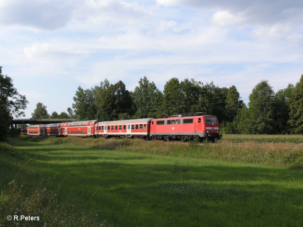 Eine 111er mit ein RE Passau bei Schwarzw�hr. 08.08.09
