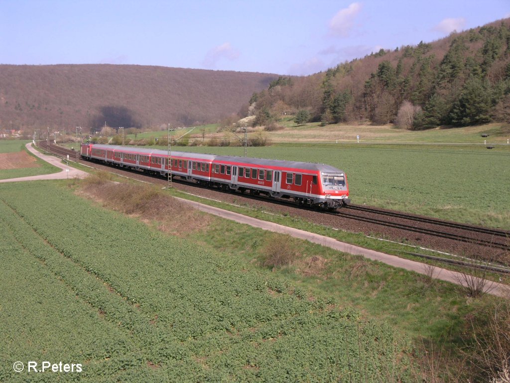 Eine 111er schiebt bei Harbach eine RB nach W�rzburg.12.04.08