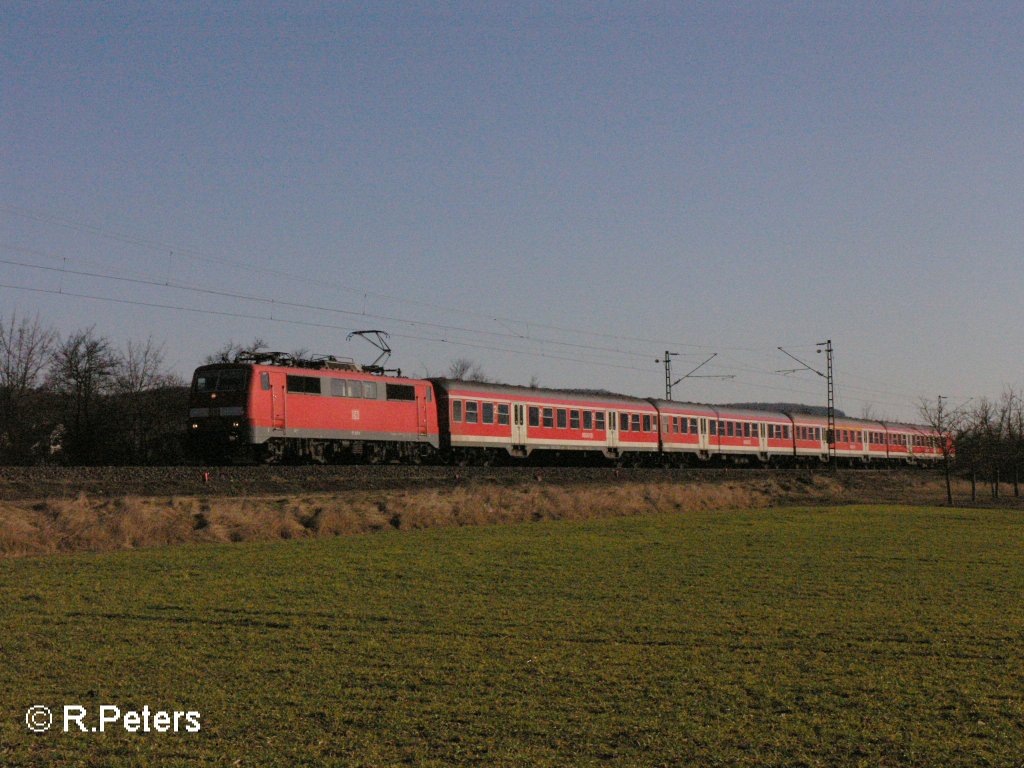 Eine 111er zieht bei Th�ngersheim eine RB. 16.02.08