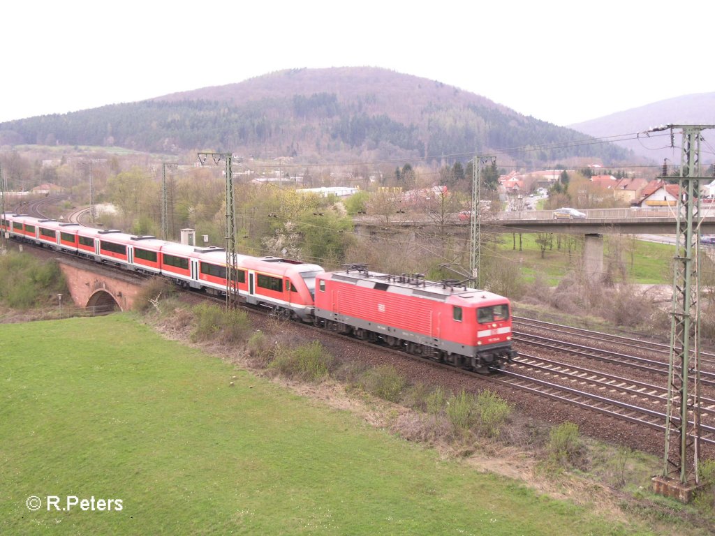 Eine 112 mit Puma-Garnitur verl�sst gem�nden als RE Frankfurt/Main. 12.04.08