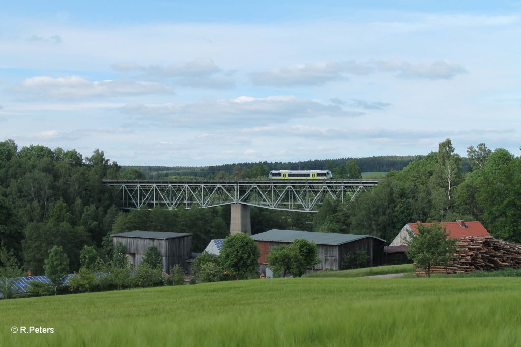 Eine Agilis nach Hof auf dem Viadukt bei Unterth�lau. 14.06.13
