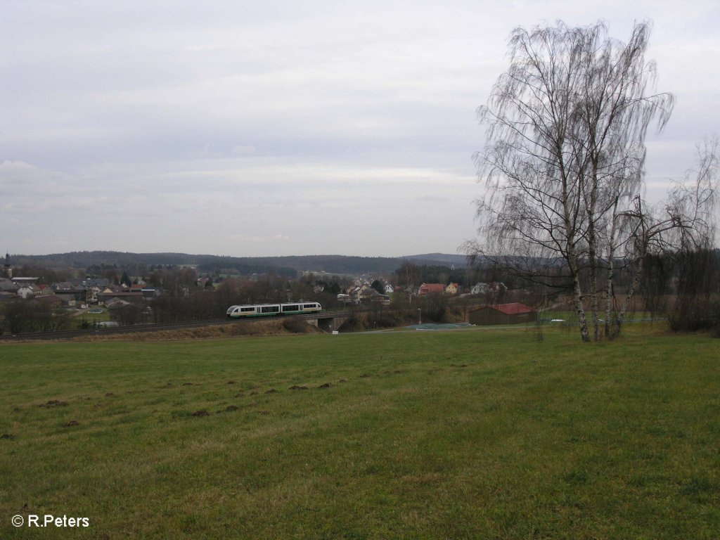 Eine Vogtlandbahn auf dem Weg nach Hof bei Groschlattengr�n.22.11.09