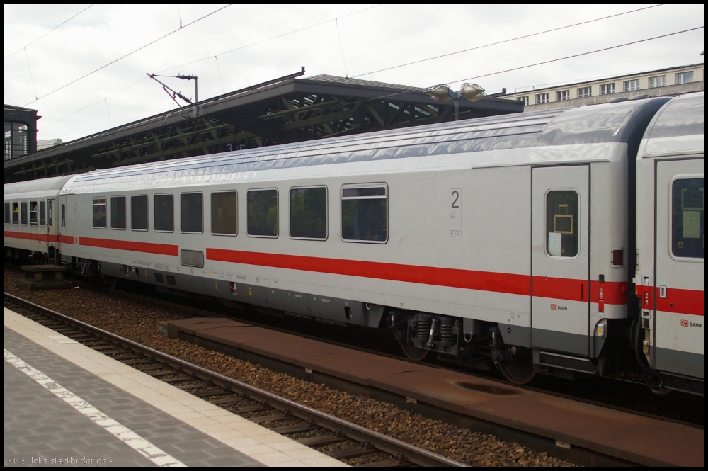 Eingereiht in einen Fansonderzug aus Dortmund ist dieser Bpmz 857.5 mit frischer HU (gesehen Berlin Zoologischer Garten 12.05.2012)