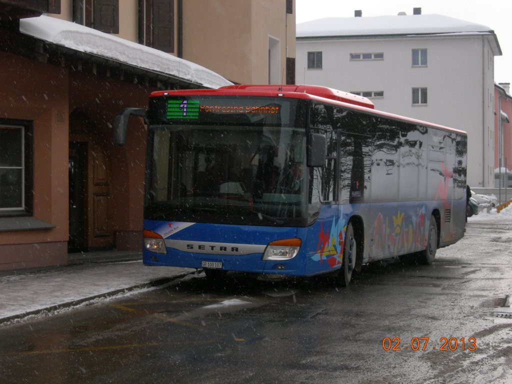 ENGADINBUS-Setra S 415 NF Baujahr 2009 am Bahnhof Samaden am 7.2.13