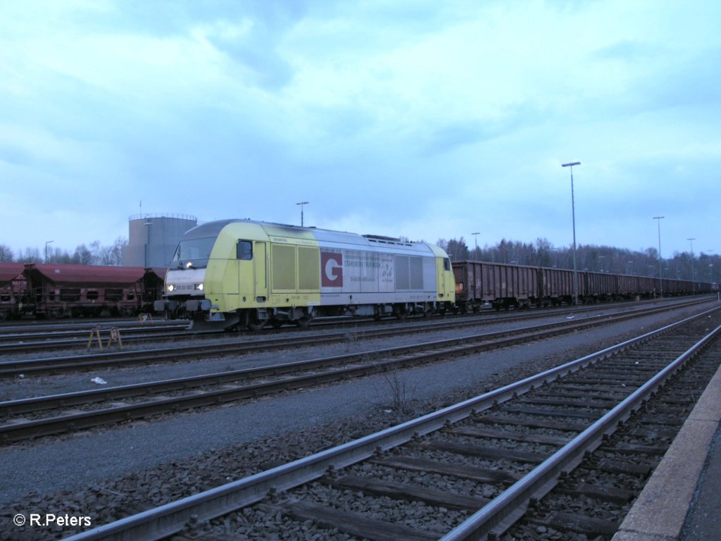 ER20 007 hat Marktredwitz mit einem gemischten G�terzug aus Chep erreicht. 30.03.10