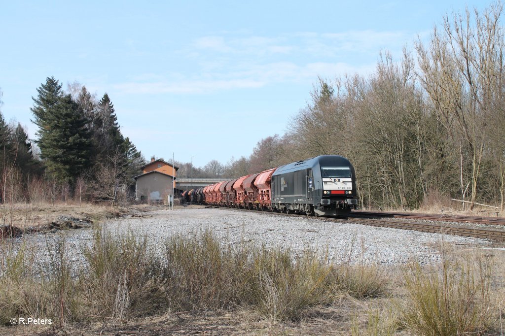 ER20 008 mit dem 44380 D�ngerzug Cheb - Regensburg in Reuth bei Erbendorf. 24.03.13