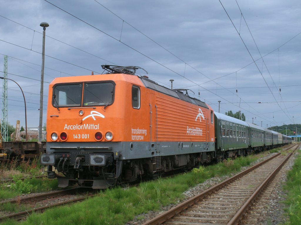 Erst um 0:15 Uhr war,am 09.Juli 2011,die Abfahrzeit in Bergen/R�gen f�r die R�ckfahrt nach Cottbus f�r 143 001.Am Nachmittag kam der Leerpark von Binz nach Bergen/R�gen