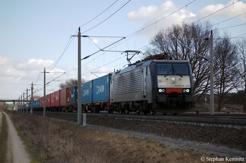 ES 64 F4 - 212 (189 212-4) von der MRCE im Dienst f�r die ITL mit Containerzug zwischen Gro�wudicke und Rathenow in Richtung Stendal unterwegs. 24.03.2011
