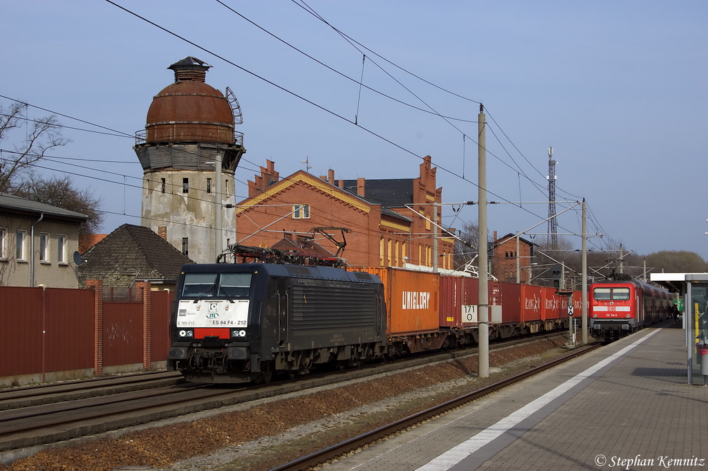 ES 64 F4 - 212 (189 212-4) MRCE Dispolok GmbH fr ITL Eisenbahn GmbH mit einem Containerzug in Rathenow in Richtung Stendal unterwegs. 27.03.2012