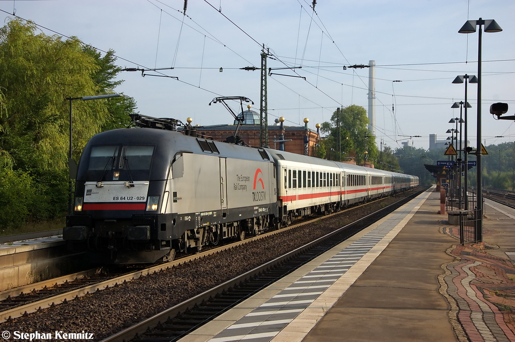 ES 64 U2 - 029 (182 529-8) MRCE Dispolok GmbH f�r DB Fernverkehr AG mit dem IC/RE 2083  K�nigssee  von Hamburg-Altona nach Berchtesgaden Hbf in Uelzen. Netten Gru� an den Tf! 31.08.2012